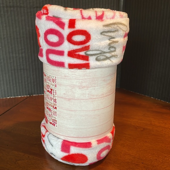 Throw Blanket. Love ❤️ Design. 50” x 60” New - Picture 2 of 8